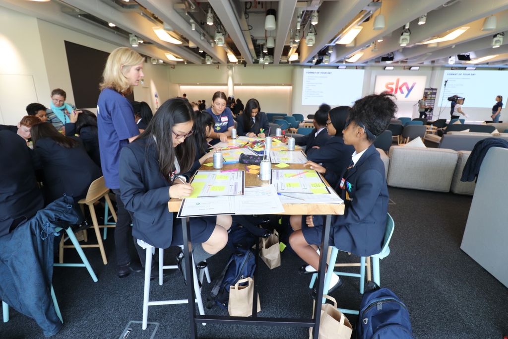KidovationLife's tweet photo. Problem solving is in full swing here at @SkyUK  #kidovation #innovation #designthinking #kidovationatsky #kidsatstem #coding #girlswhocode #boyswhocode #problemsolving @AccentureUK @SkyOceanRescue @SkyCorporate https://t.co/9yhWv3Gjqr
