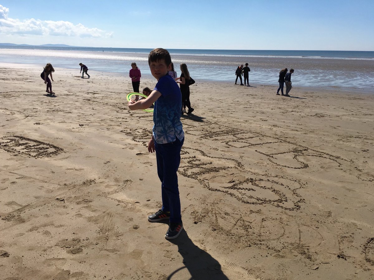 Stphilipevanspr's tweet photo. One last trip to the beach and the frisbee is out 🌊☀️ #morfabay2019 #makingmemories https://t.co/AaANTw3jK6