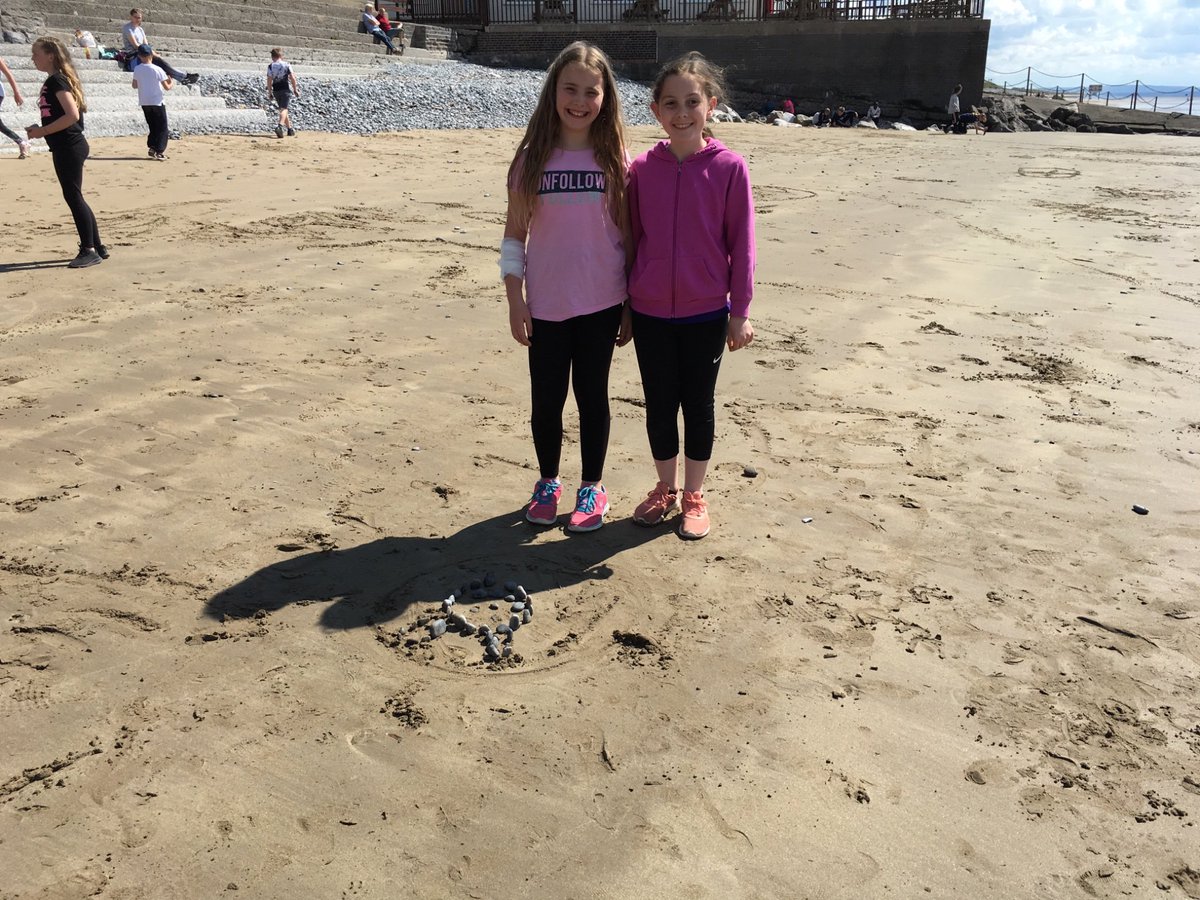 Stphilipevanspr's tweet photo. One last trip to the beach and the frisbee is out 🌊☀️ #morfabay2019 #makingmemories https://t.co/AaANTw3jK6