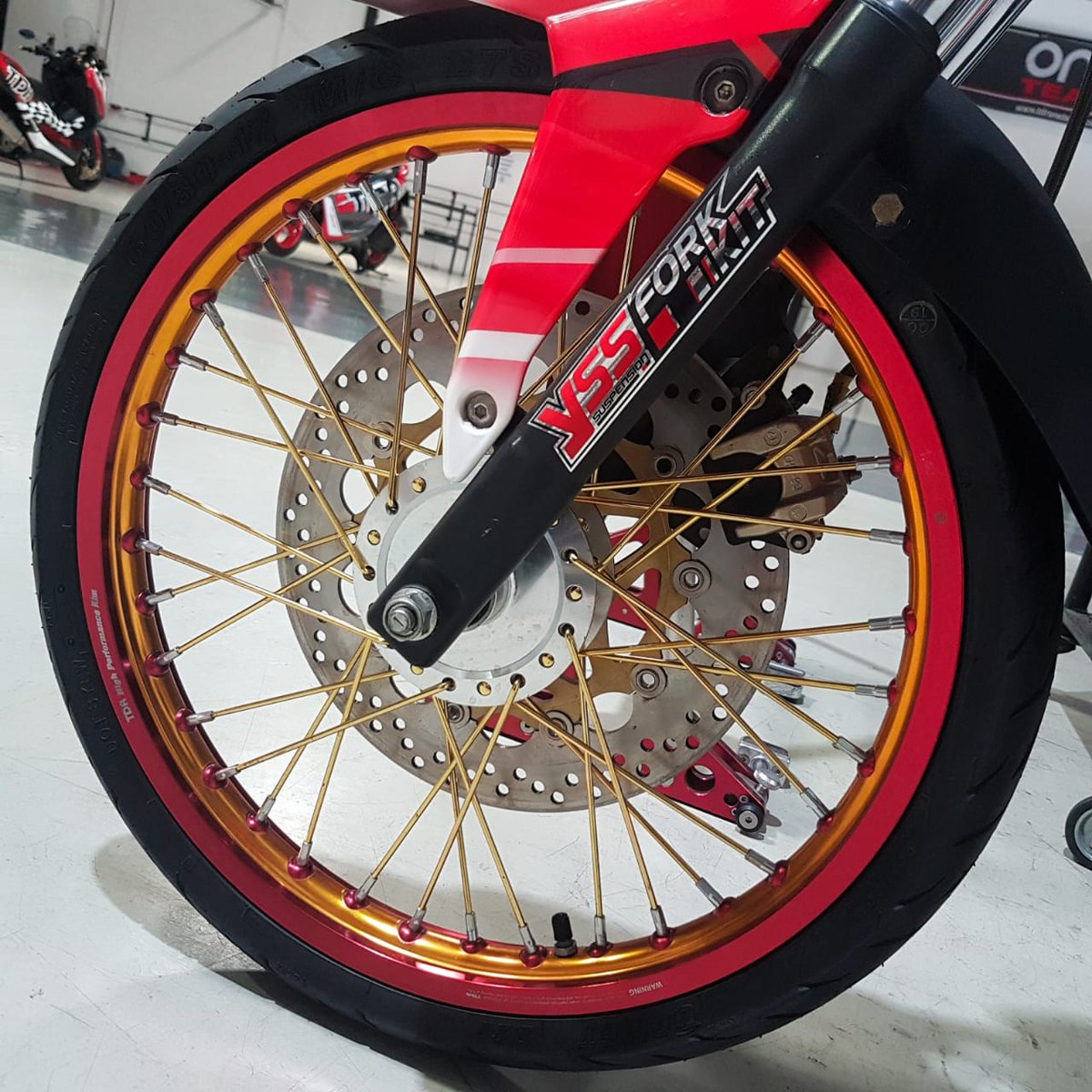 TDR_RACING's tweet photo. TDR Racing Alloy Rim WX Shape 2 Tone made with light &amp; strong aluminium serie 7 material to increase handling &amp; durability. - https://t.co/MwrKK6xW5M
.
#HighPerformanceWheelSystems #Handling #WheelSystems #WXShape https://t.co/nMp4H5LuVn