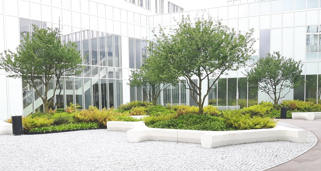 SamsonUE's tweet image. Twig's bench single component modular design lets you create fluid and organic patterns. Shaping green outdoor areas for people to connect and unwind. Designed by Alexander Lotersztain and made by Escofet 1886 S.A.