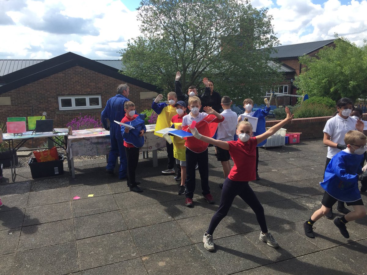 chrisdysonHT's tweet photo. It’s post Y6 #Sats here @ParklandsLeeds as we spend a week celebrating the #Arts ... its #Graffiti day today @ST3AMCo #ARTCONNECTS19 @RaeSnape https://t.co/OuW7hj2BNI