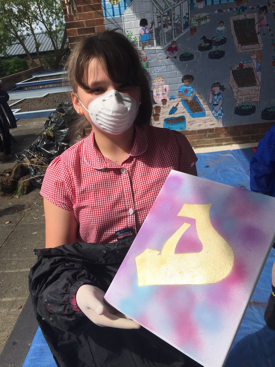 chrisdysonHT's tweet photo. It’s post Y6 #Sats here @ParklandsLeeds as we spend a week celebrating the #Arts ... its #Graffiti day today @ST3AMCo #ARTCONNECTS19 @RaeSnape https://t.co/OuW7hj2BNI