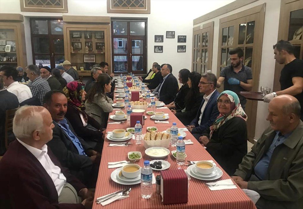 Nallıhan Kaymakamı'ndan şehit aileleri ve gazilere iftar haberci26.com/bolgesel/nalli…