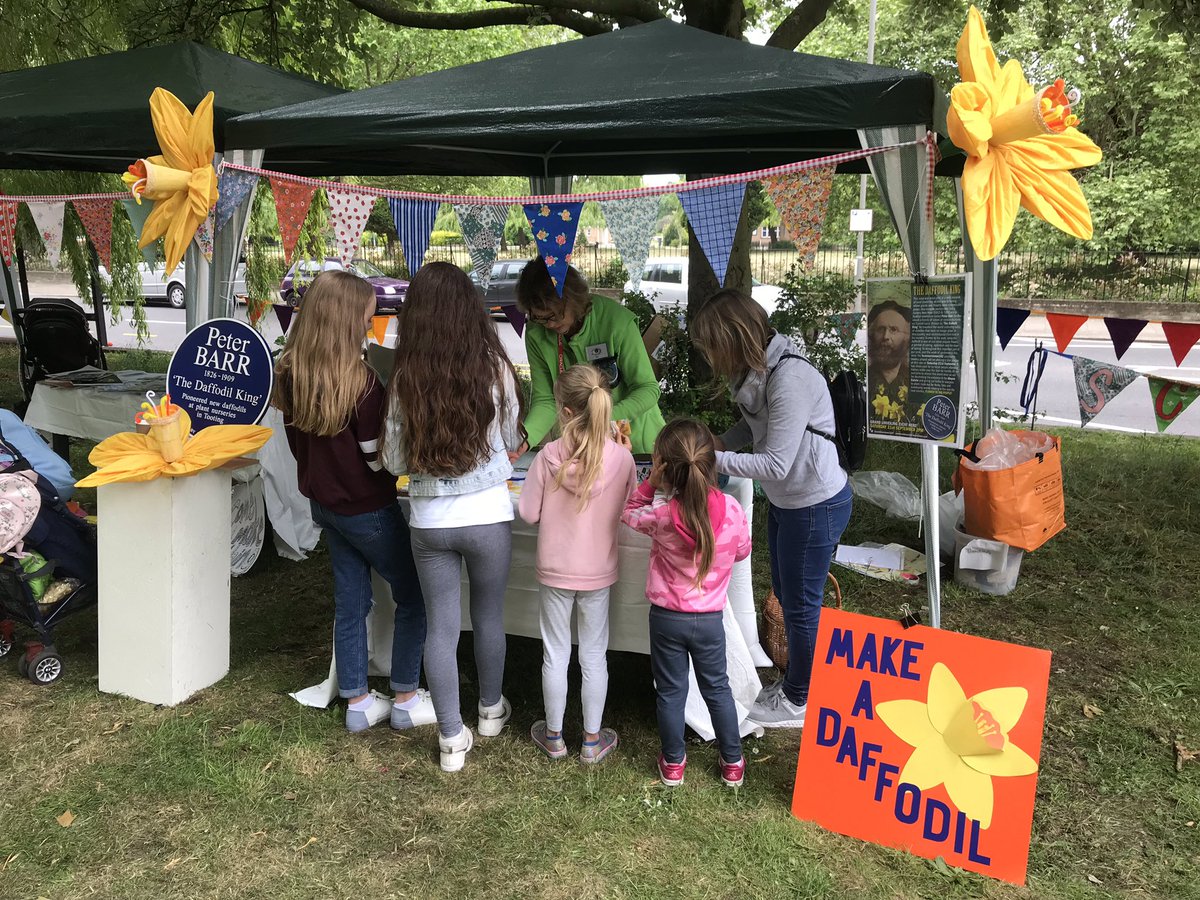Its the first day of the #ChelseaFlowerShow <a href="/GWandShows/">BBC Gardeners World</a> but if you’re wondering why #daffodilmania has hit #Tooting SW17 don’t miss this celebration of Peter Barr #TheDaffodilKing #flowertothepeople #BloomingTooting <a href="/CBeale1/">Catherine Beale</a> <a href="/GuyBarter/">Guy Barter</a> @RHSBloom <a href="/helenoneill/">Helen O'Neill</a> <a href="/NigelSlater/">nigel slater</a> <a href="/The_RHS/">The RHS</a>