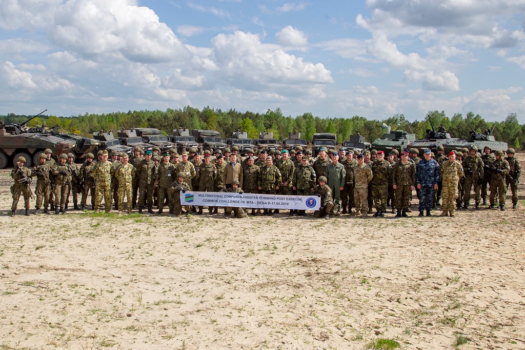ArmadaCR's tweet photo. ✅ #V4 #EUBG CERTIFIKOVÁNO 🇪🇺
Síly rychlé reakce jsou připraveny plnit úkoly v místě nasazení do 10 dnů od schválení operace po dobu až 120 dní 🇨🇿 🇭🇺 🇵🇱 🇸🇰 ➕ 🇭🇷.
#CommonChallenge https://t.co/RERmrYsj3V
