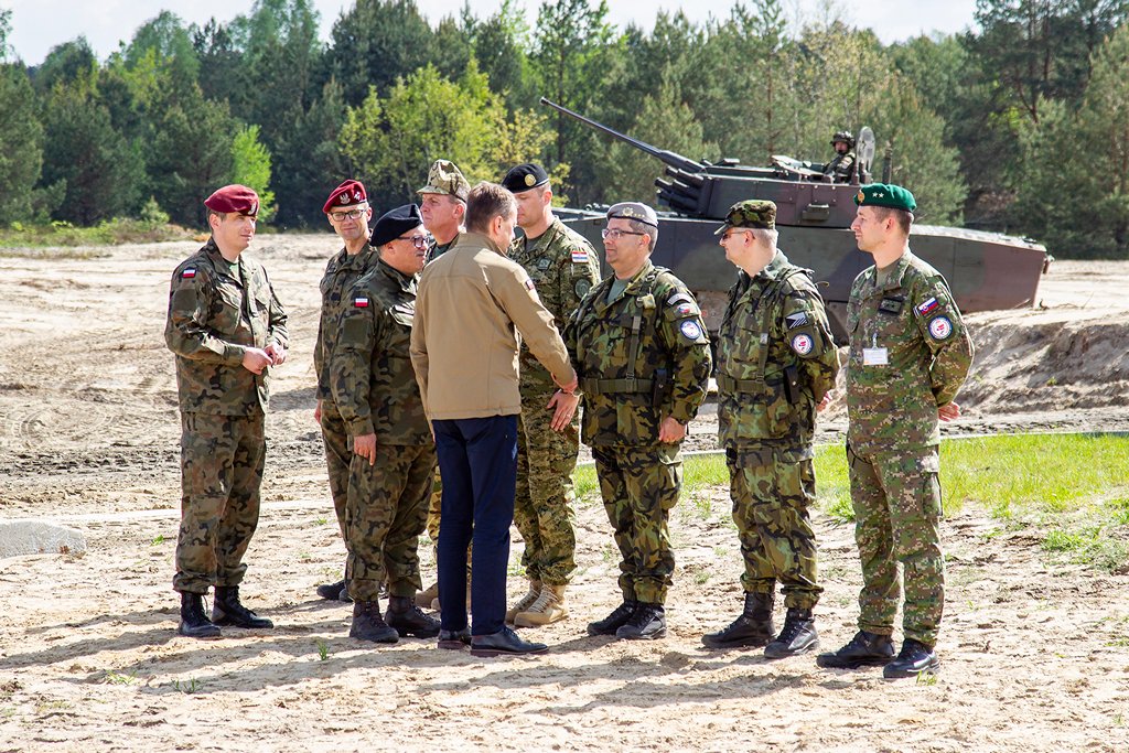 ArmadaCR's tweet photo. ✅ #V4 #EUBG CERTIFIKOVÁNO 🇪🇺
Síly rychlé reakce jsou připraveny plnit úkoly v místě nasazení do 10 dnů od schválení operace po dobu až 120 dní 🇨🇿 🇭🇺 🇵🇱 🇸🇰 ➕ 🇭🇷.
#CommonChallenge https://t.co/RERmrYsj3V