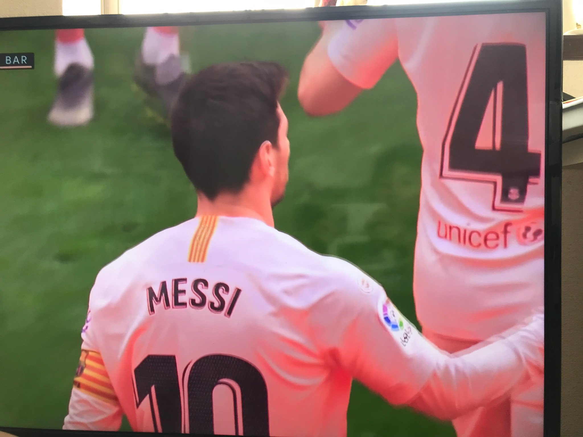 ট ইট র Kanae Entani それにしてもバルセロナのアウェイのユニフォーム ピンクでウェスアンダーソン感あるよ かわいいね