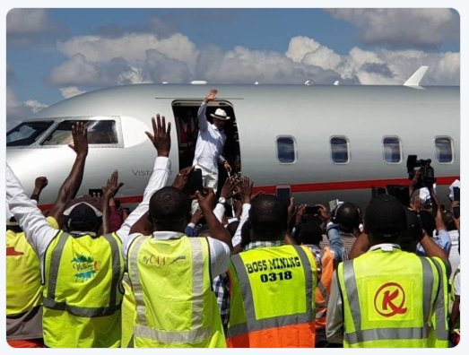 Pierre60037693's tweet photo. Bongo bunahisha wa mu bible @moise_katumbi alisha fika ku maliza bulozi mu kongo.tumishikiye tena.merci @fatshi13 wumela na yo https://t.co/98pCKjB4Mf