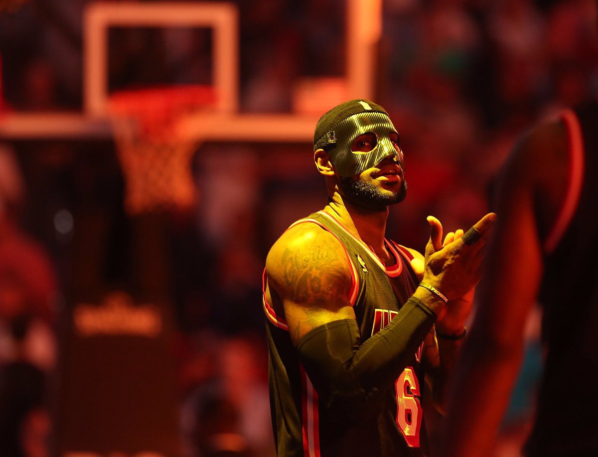 AJeyRome's tweet photo. LeBron 99 overall version. (2014) #MaskedKing 👑 https://t.co/9JvzF78uTf