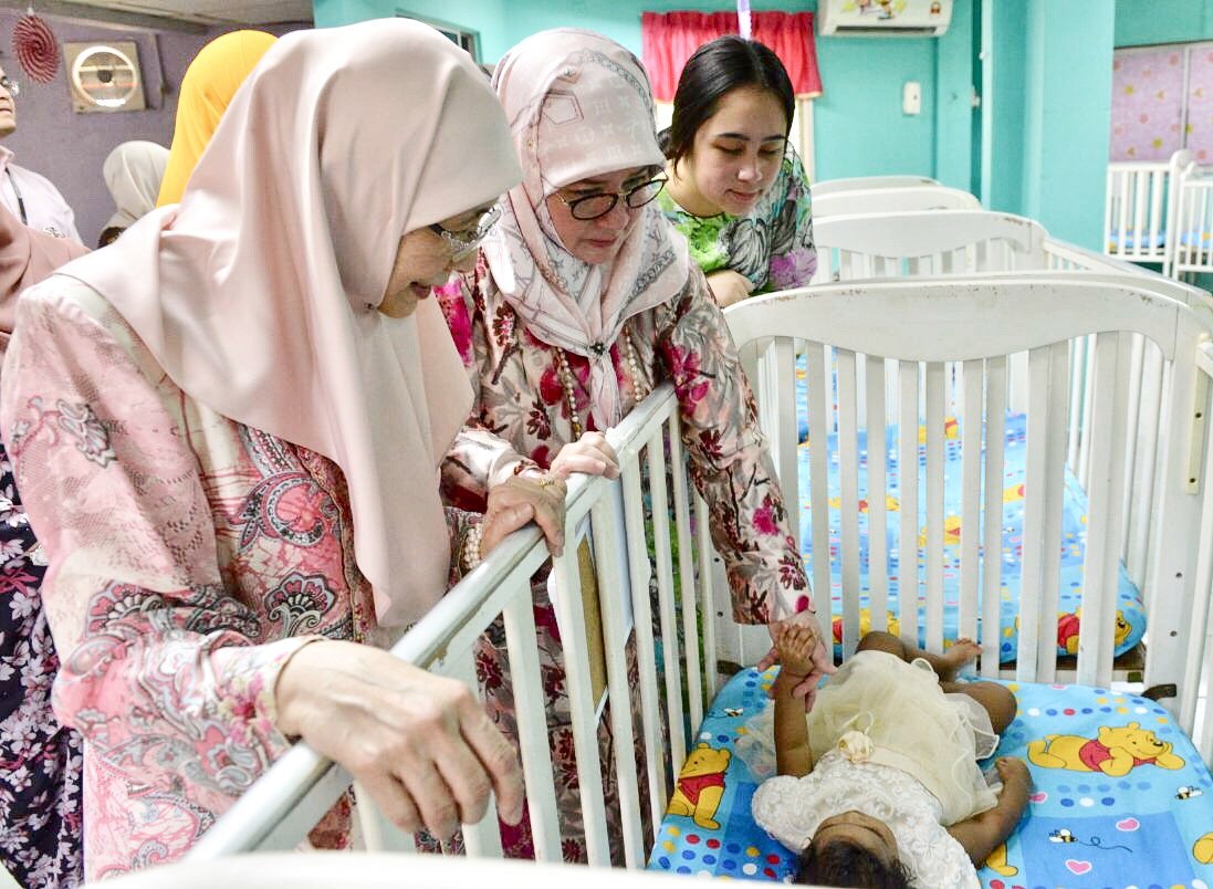 Dr Wan Azizah Ismail On Twitter Menjunjung Kasih Kdymm Seri Paduka Baginda Raja Permaisuri Agong Berkenan Berangkat Melawat Rumah Kanak Kanak Tengku Budriah Cheras Https T Co Avfhoqwmqm