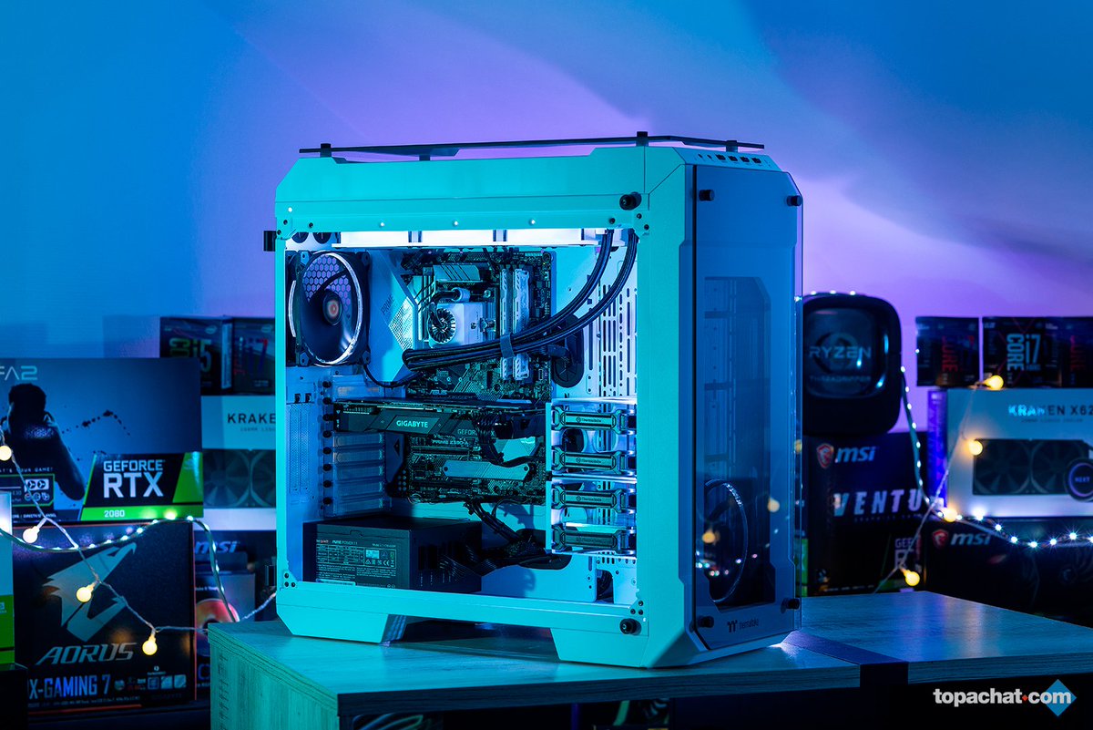 TopAchat's tweet photo. @ballistixFR @Seagate @Thermaltake_fr @bequietofficial @IntelFrance Juste magnifique ce @Thermaltake_fr View 71 TG Snow Edition 😍 pour habiller la #Config12 ! #20AnsTopAchat
https://t.co/ozl98mjS6e
Participe ici ⬇
https://t.co/GRKq2JBS27 https://t.co/DqKhQWczw3