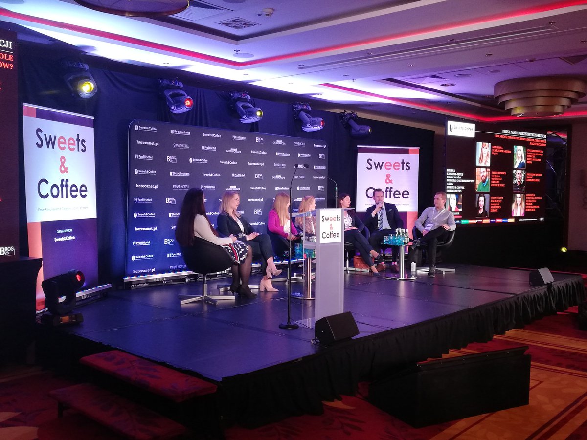 PetrolnetPL's tweet photo. Podczas Sweets & Coffee Forum 2019 trwa drugi panel dyskusyjny pt. "Bio, vegan, zero waste - modna oferta, czy symbole naszych czasów?" #SCForum #SCF2019 #BrogB2B #Coffee #Horeca #Horecanet @SWIAT_HOTELI #FMCG #Convenience #Cafe #WarsawMarriottHotel https://t.co/z5O6LhQs1G