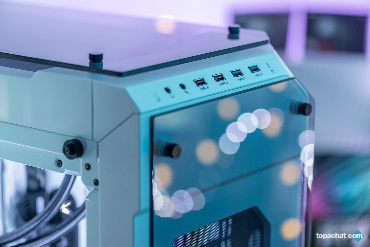 TopAchat's tweet photo. @ballistixFR @Seagate @Thermaltake_fr @bequietofficial @IntelFrance Juste magnifique ce @Thermaltake_fr View 71 TG Snow Edition 😍 pour habiller la #Config12 ! #20AnsTopAchat
https://t.co/ozl98mjS6e
Participe ici ⬇
https://t.co/GRKq2JBS27 https://t.co/DqKhQWczw3