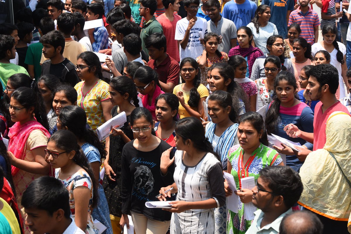 educationtimes's tweet image. #JEEAdvanced2019: Admit card available on cportal.jeeadv.ac.in. For more details, visit educationtimes.com/article/1/2019…
