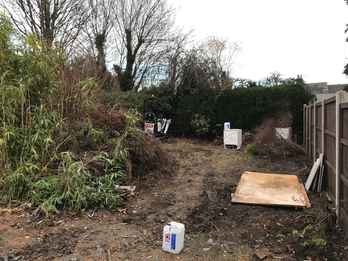 groundcraft_pro's tweet photo. A complete garden transformation we have recently finished, consisting of various different products and plants which makes for a stunning garden. @Sarahhennem #bradstone #marshalls https://t.co/tjJxwn0ZBe