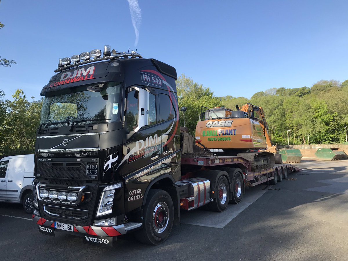 dhallplant's tweet photo. 😍 #caseconstructionequipment #volvotrucks #fh540 #cx130d #planthire #planthiredevon #planthirecornwall #haulage https://t.co/qx9bXoTfrU