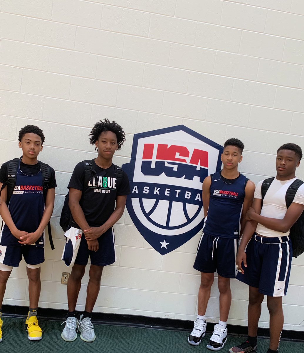malachi_brown11's tweet photo. @usabyouth @usabasketball ππππ ππΎπ Different teams, one dream βΌοΈ#CameTogetherToBall #WeAllAte #Respect #TeamKobe #USABasketball 4-0 for the camp weekend π#GoldCamp https://t.co/dAYDjJ5367