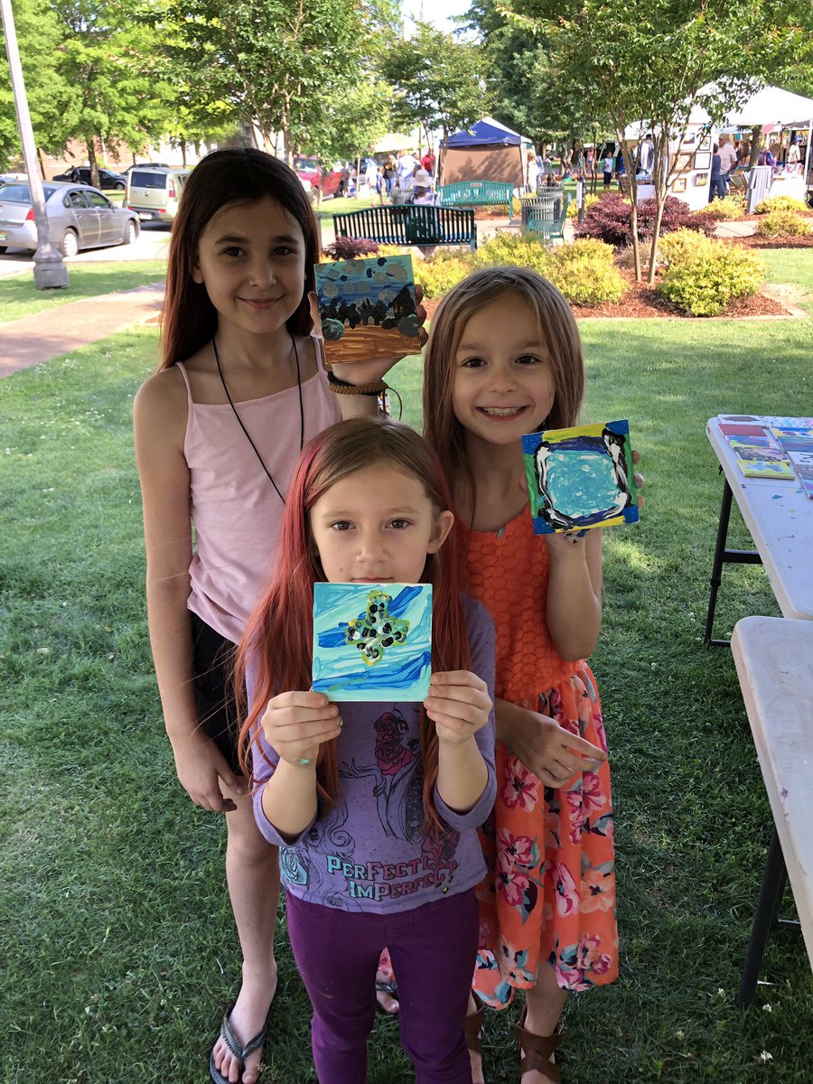 Arts Alive Festival! We had a blast with the kids and parents! Enjoying all the local art and creating some of our own with these little artist 👩‍🎨