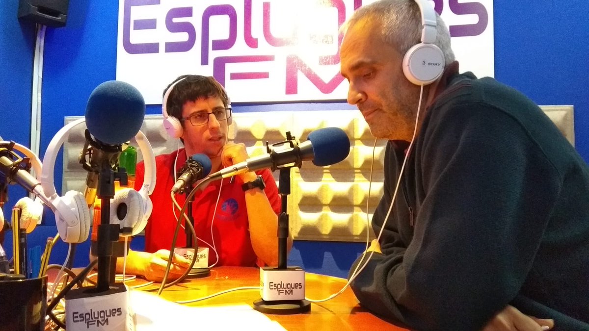 EspluguesFM's tweet photo. Avui torna al #PasZero DAVID SÁNCHEZ, entrenador del Infantil B Masculí de @cb9esplugues @ljromero_7
99.7 FM #EspluguesFM #RàdioLocal #bàsquet #basket #esports Dilluns a les 15h i a les 23h i divendres a les 15h https://t.co/z4UetocDck