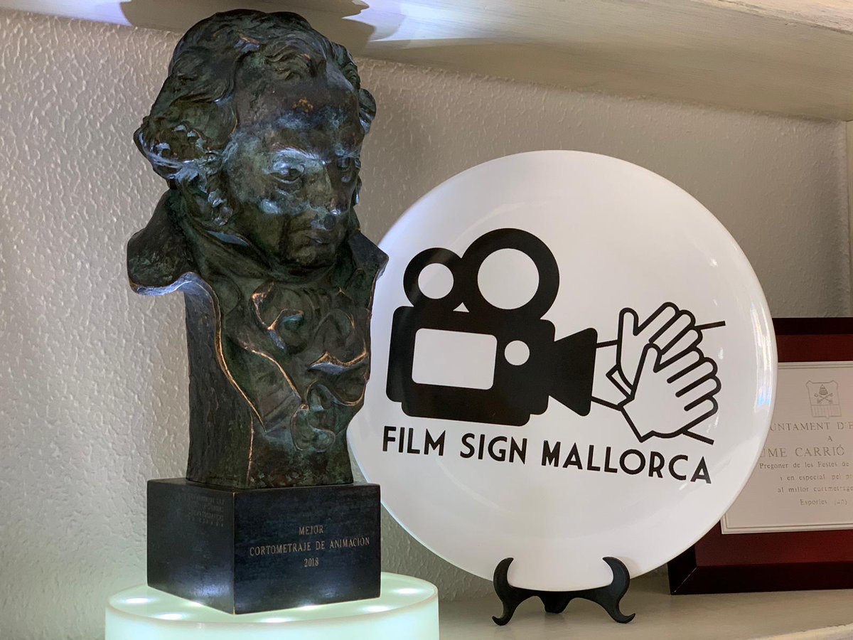 🙌🏻 Gràcies al <a href="/fsmallorca/">Film Sign Mallorca</a> per convidar-nos a la 2a edició d'un preciós festival dedicat a la creació en llengua de signes. Una iniciativa molt enriquidora per a aquest llenguatge universal que és el cinema. I gràcies per l'obsequi i l'homenatge a <a href="/jaumecarrio/">Jaume Carrió</a> i <a href="/lauragost/">laureta84 Gp</a>!👌🏻