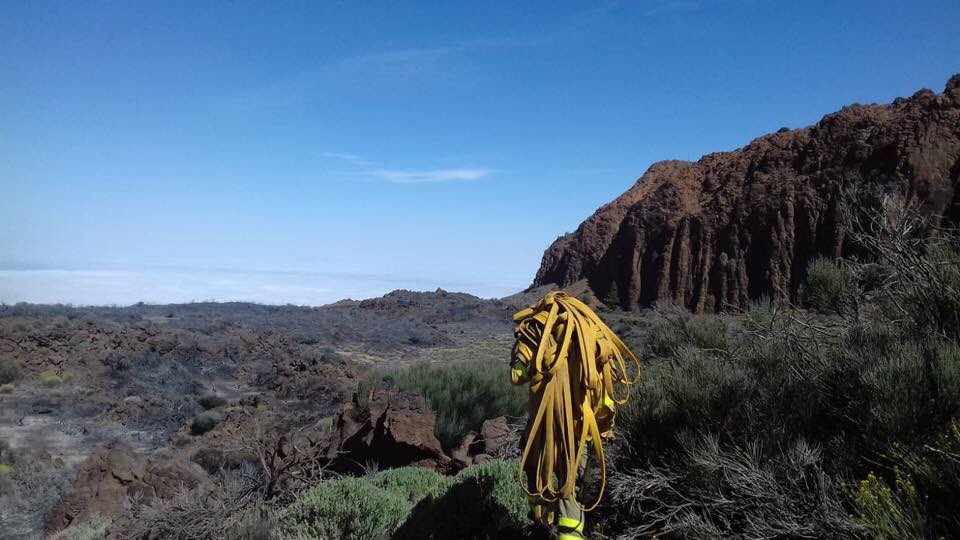 SOL_ALPHA_T01's tweet photo. #ifteide 👏🏽 Inmenso trabajo de las personas implicadas en controlar el incendio en PARQUE NACIONAL DEL TEIDE.

😪 La foto corresponde a ‘La Fortaleza’; lugar donde se consiguió evitar que llegase el fuego. https://t.co/Ju9jotqLG7