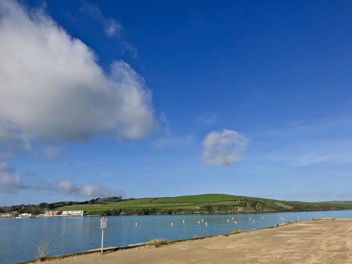 Loving this weather! By the looks of things it's going to be an amazing May Half Term. It's not too late to snag one of our last few cottages. Take a look here: bit.ly/2w9Gk3b or call us on 01208 863206 for a late availability offer arriving this Thursday or Friday ☀️🏖