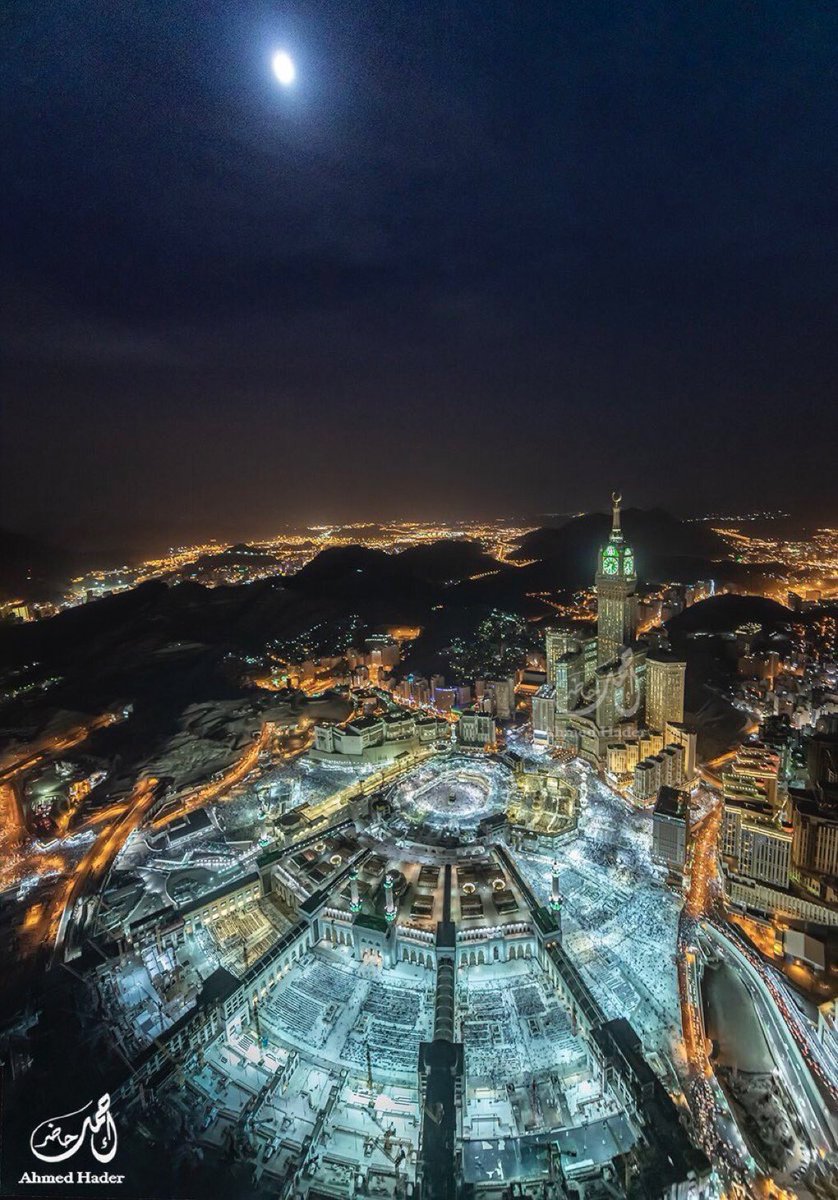 قال عبدالله بن الزبير رضي الله عنه  :سميت بكه لأنها تبك أعناق الجبابره ، لم يقصدها جبار بسوء الا قصمه الله . " اللهم اقصم الحوثيين واقطع دابرهم و كل من عاونهم و اجعل هذا البلد آمنا مطمئنا و سائر بلاد المسلمين ".
#الحوثي_يستهدف_كعبه_المسلمين