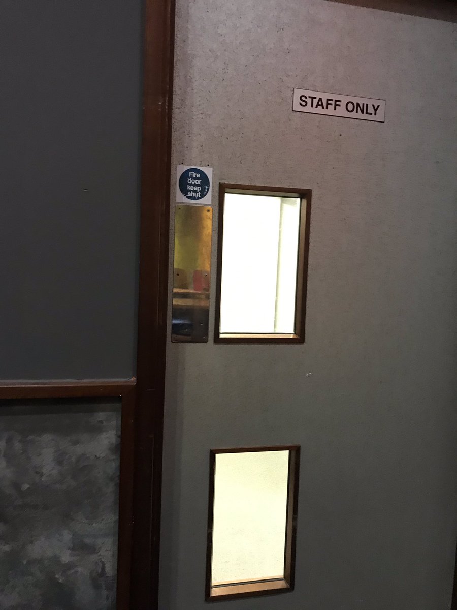 LouScrivener's tweet photo. Was shocked to see this so visible and accessible to the public. It horrified me thinking of the consequences that could arise. Thinking of all the recent attacks and yet this is just there for anyone to see and take. No lock or pin to the door! #knifecrime #knife #horrified https://t.co/CNIb96we2m
