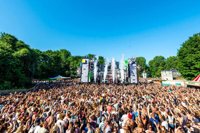 Опен эйр на природе. Bright idea open air. Дискотека опен эйр. Фестиваль опен эйр. Дискотека на открытом воздухе.