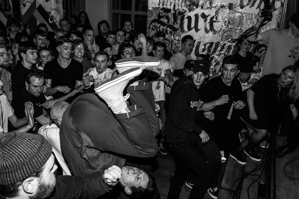 Popunie's tweet photo. A.s. zondag wordt het 10-jarig bestaan van @Bangyourradio gevierd! Dit gebeurt met een harde line-up in Bar3. Komt allen en vier de harde muziekscene van #Rotterdam en omstreken! #punk #hardcorde #rock #krautrock #010ishard #music #popuniemusicsupport https://t.co/sjHt32uquq https://t.co/ZGsp7wyT72