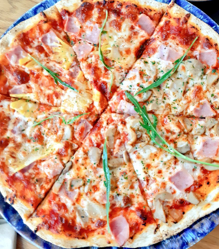 Shanewmn_'s tweet photo. วันนี้เป็นพิซซ่าา🍕👨‍🍳 https://t.co/REA1Y7Kbm4