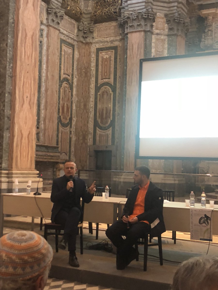 Federica_Ierm's tweet photo. L’artista deve disturbare, turbare, generare cambiamento
#Digitalmusicforum2019 #Bitgeneration #Anastasio @giovaninapoli @LelloSavonardo https://t.co/wbANBPE6so