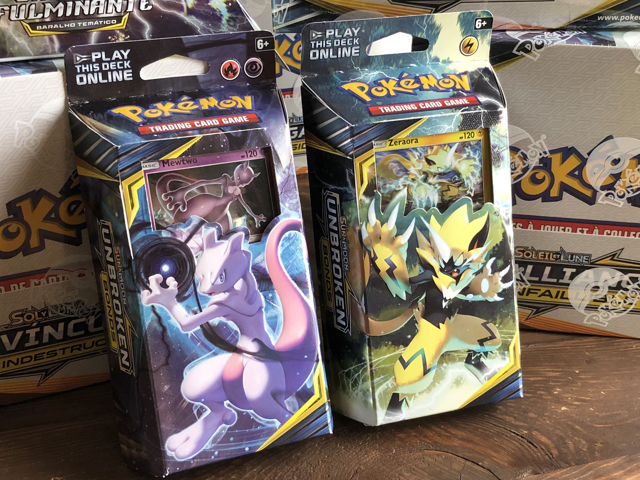 村山竜大 V Twitter おしごと 5 3発売の北米版ポケモンカードゲーム テーマデッキ Battle Mind Lightning Loop 2種のボックスアートを担当しました 日本国内未発売でございます