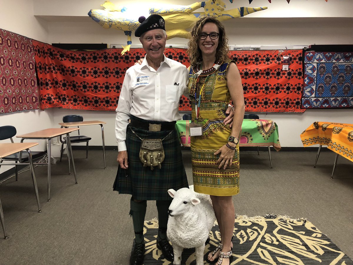 maestra_mejia's tweet photo. Three generations of wonderful presenters @Clouisek #howsesconnects #howseslearns @StEdsVero #multiculturalday2019 https://t.co/2C1yj5yL66