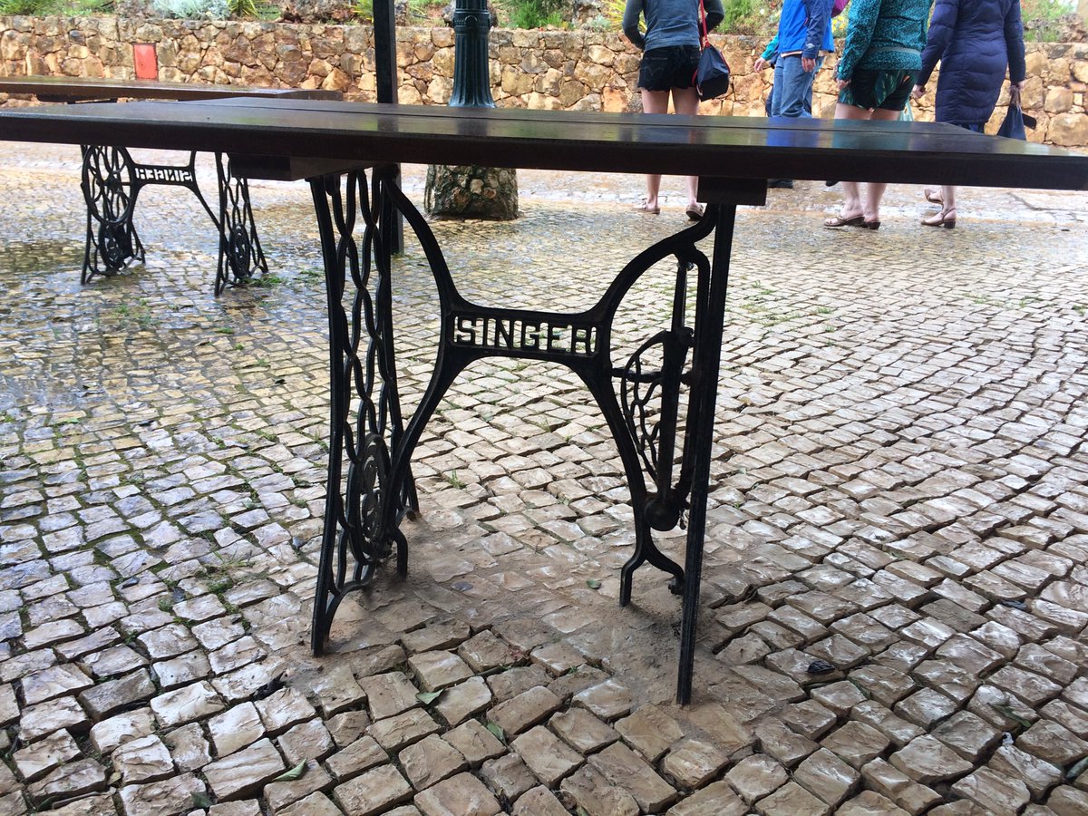 _BrandCreate's tweet image. The Singer brand - still to be seen. The table was spied in Portugal; the sewing machine in Dublin ⁦@singersewinguk⁩ #SingerSewingMachine