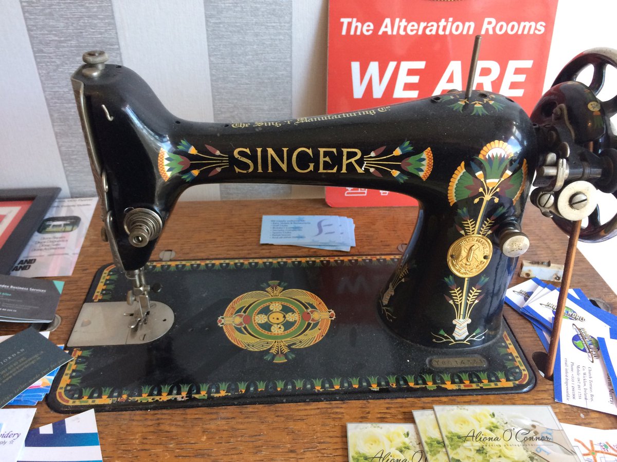 _BrandCreate's tweet image. The Singer brand - still to be seen. The table was spied in Portugal; the sewing machine in Dublin ⁦@singersewinguk⁩ #SingerSewingMachine