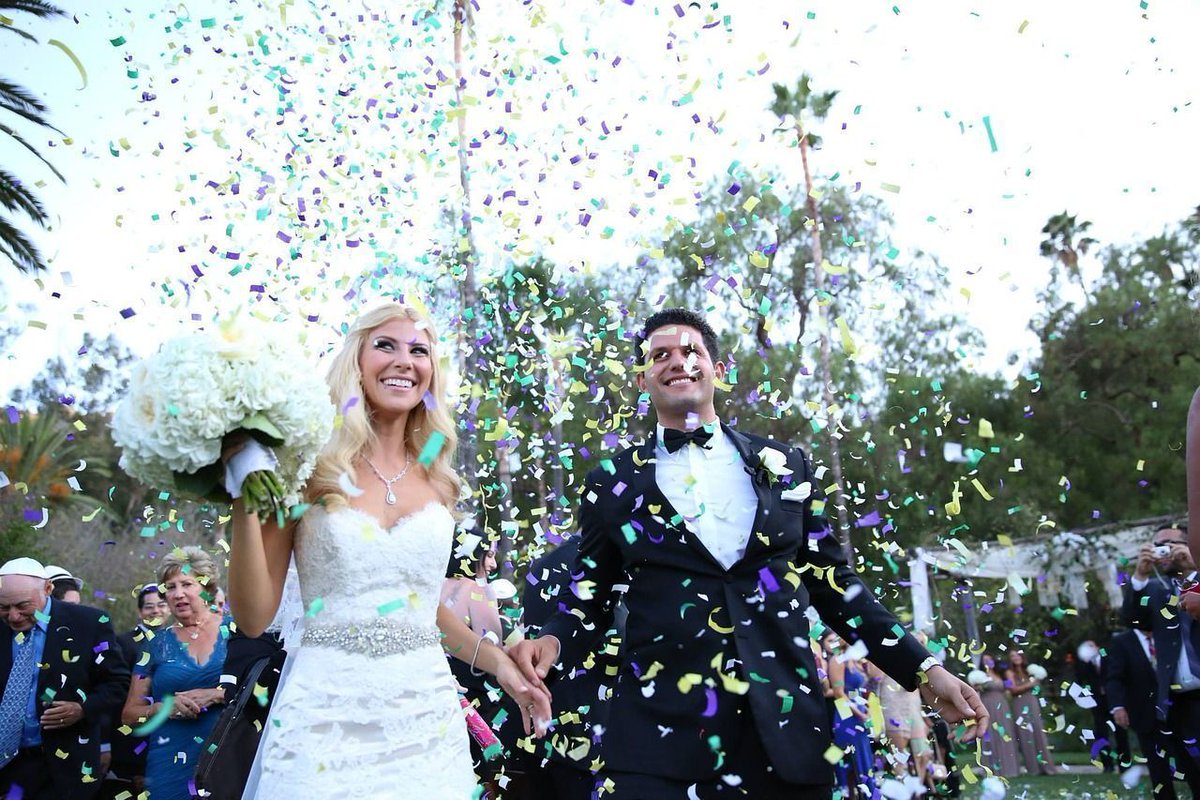 brides4change's tweet photo. Wondering how to get your #weddingdress home from your wedding venue? We can collect, clean &amp; return it. https://t.co/IuoF32Z1bJ https://t.co/uBiKChwDV9