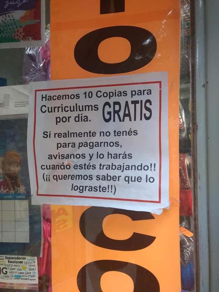 majimeno's tweet photo. En una librería de Perú: https://t.co/POX20b1Ehw