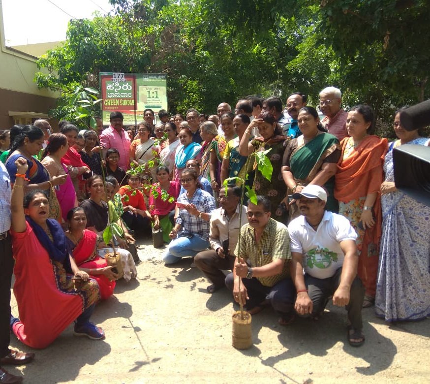 Tej_AnanthKumar's tweet photo. AG layout, Uttarahalli,  #Green Sunday 177, was a wonderful experience. On one side they have thickly populated thriving #Bengaluru main city and on the other side the thinning turahalli forest. 
Enjoyed the hospitality of the people of the layout.
@adamya_chetana https://t.co/GOVgKlCtov