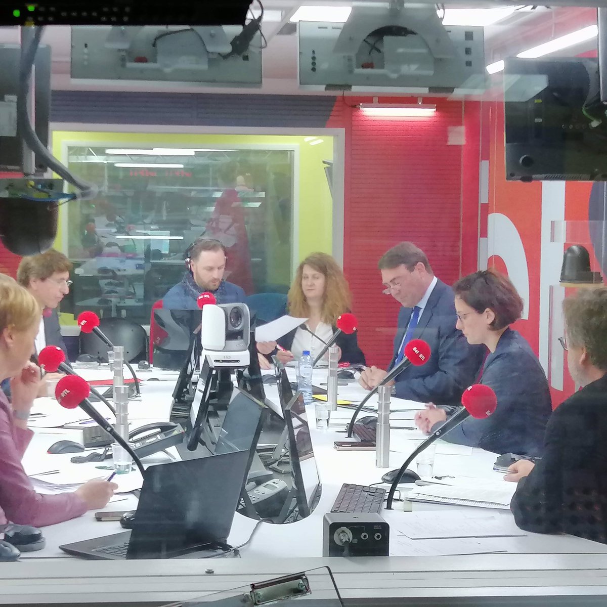 DupireAlexandra's tweet photo. 🎙 Enregistrement ce matin du débat des têtes de liste aux #élections fédérales sur @BelRTL !
📻 À découvrir ce vendredi à 18h30! 

#ClairementPlusJuste #CeQuiEstJuste #26mai https://t.co/D4P76prYIO