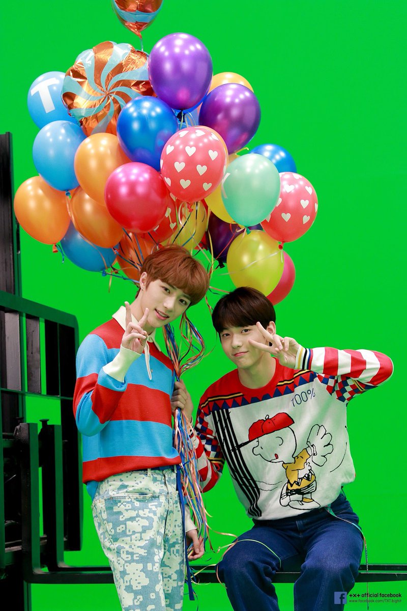 TXTPROFFICIAL's tweet photo. [#TXTPUERTORICO⭐️]

TOMORROW X TOGETHER 'Blue Orangeade' Lyric Video Sketch

#TOMORROW_X_TOGETHER
#투모로우바이투게더
#SOOBIN #YEONJUN #TAEHYUN #HUENINGKAI #BEOMGYU https://t.co/po43Fbn1nW