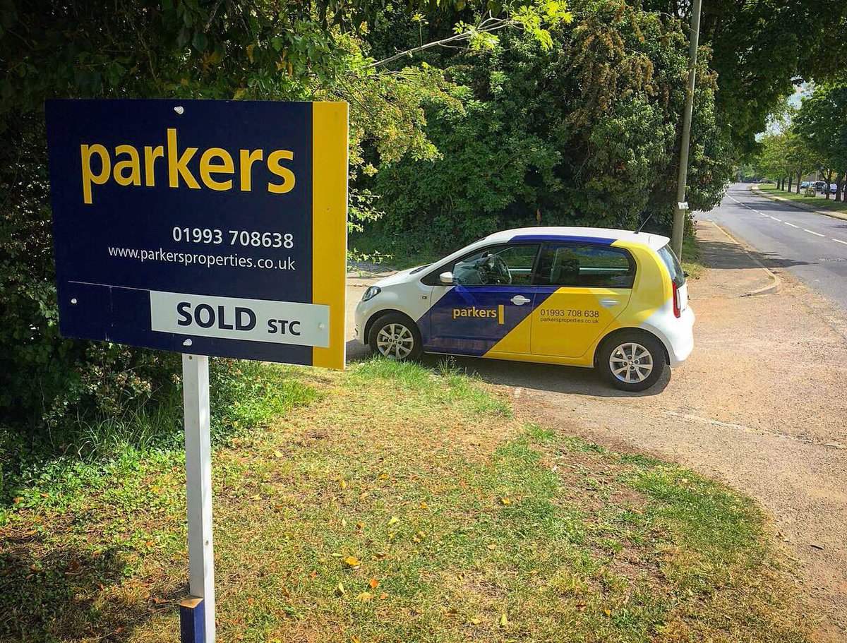 parkers_witney's tweet photo. Out &amp; about today in the beautiful #Cotswolds driving our newly branded car thanks to Rich &amp; his team @printreadyox 😁👍
.
.
#newcar #estateagent #lettingagent #oxfordshire #springtime #brandedcar https://t.co/VblTWoViXc