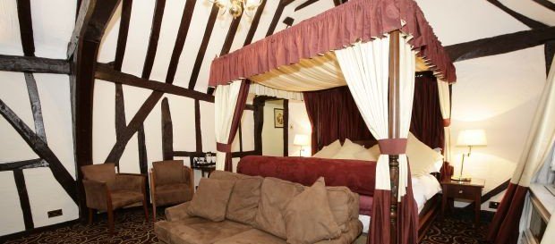 A very warm welcome to <a href="/BestLovedHotels/">Best Loved Hotels</a> to The Rose &amp; Crown Salisbury <a href="/Legacy_hotels/">Legacy Hotels</a> - a 13th Century riverside coaching inn with stunning views of Salisbury Cathedral. 2 night explore Salisbury break from £189 a couple bestloved.com/item/rose-crow…