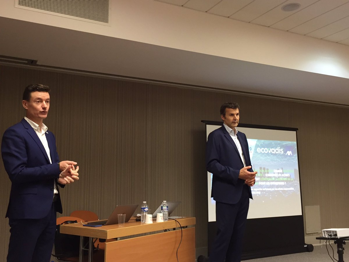 CecileAD's tweet photo. Pascal Pelon, directeur achats @AXAFrance et Nicolas Dussert, @EcoVadisFR en pleine action aux Universités des Achats, atelier achats responsables @CnaAchats https://t.co/Gnxi8VIpIM