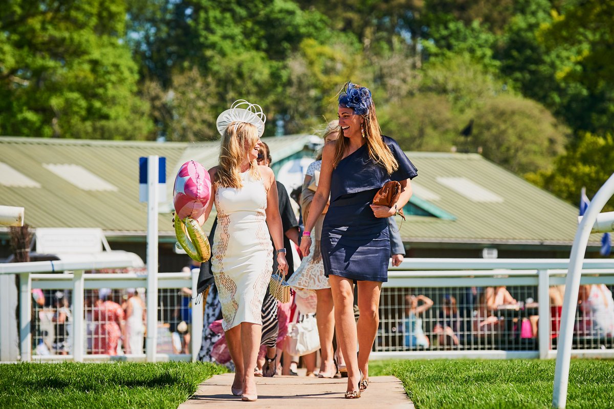 SCBP_Perth's tweet photo. THE PHOTOS YOU HAVE BEEN WAITING FOR ARE HERE! π€©β¨ The sun was shining on a sell-out Ladies Day at @PerthRacecourse last week. Do tag your friends if you spot them in the most glamorous #SmallCityGallery of the year! π―ββοΈ https://t.co/jQ99qpGnZO https://t.co/KZWAO3UAfI