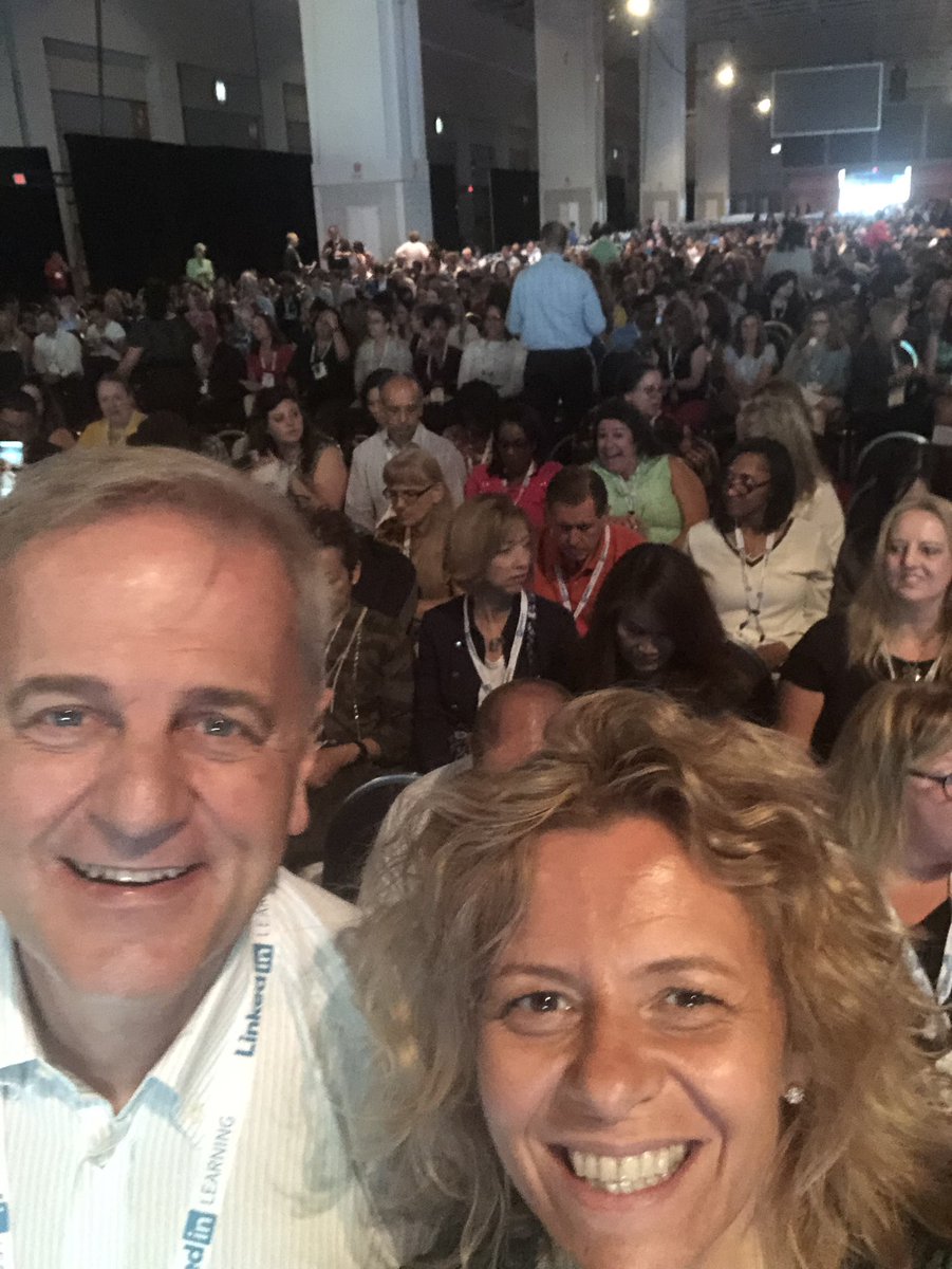 MindMappingLady's tweet photo. Time for @Oprah general session @ #atd2019! Can't wait to #LiveMindMapping her speech! #TheMindMappingLady #MindMapping #MindMaps https://t.co/AwJsQ4Hf5a