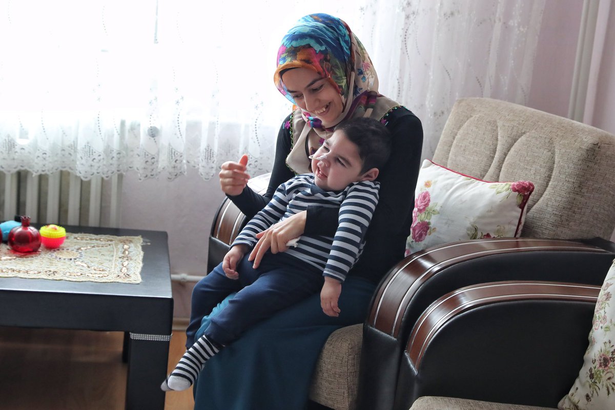 yasinkartoglu's tweet photo. Ömerimiz metabolik bir rahatsızlıkla dünyaya gelmiş. 
Ziyaretimiz boyunca o güler yüzünü hiç eksik etmedi. Hem tıp, hem de teknoloji hızla ilerliyor. İyi olduğu günleri de görelim inşallah... https://t.co/8duAtOha8b