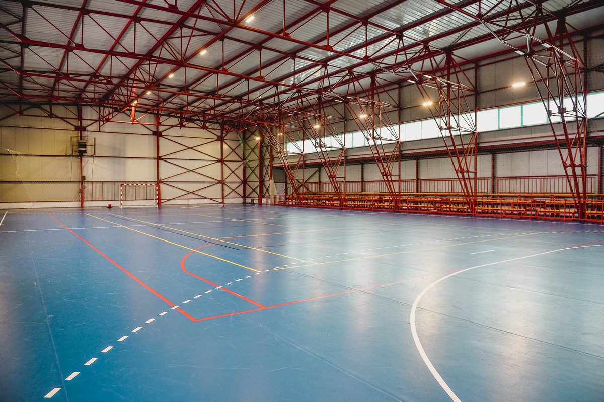 #Holcim Romania a investit in reabilitarea Salii de Sport din Alesd. DETALII: 
csrmedia.ro/holcim-romania… @LafargeHolcim