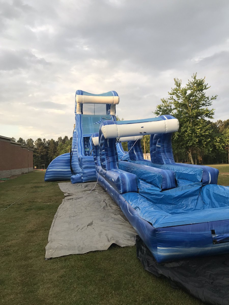 KESDragons's tweet photo. #KESBeTheOne to be excited about the PBiS water party https://t.co/YvjkVeBTVe
